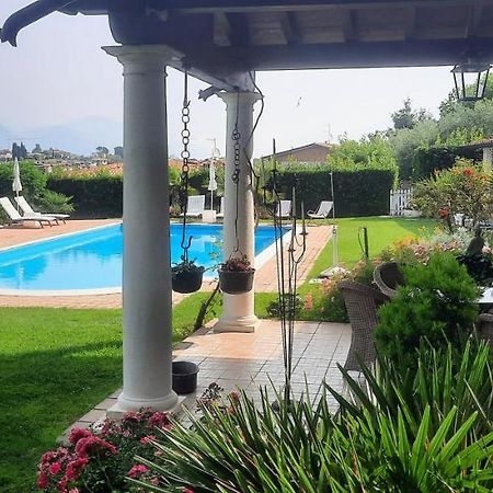 B&B Villa Fiorini モニーガ・デル・ガルダ エクステリア 写真