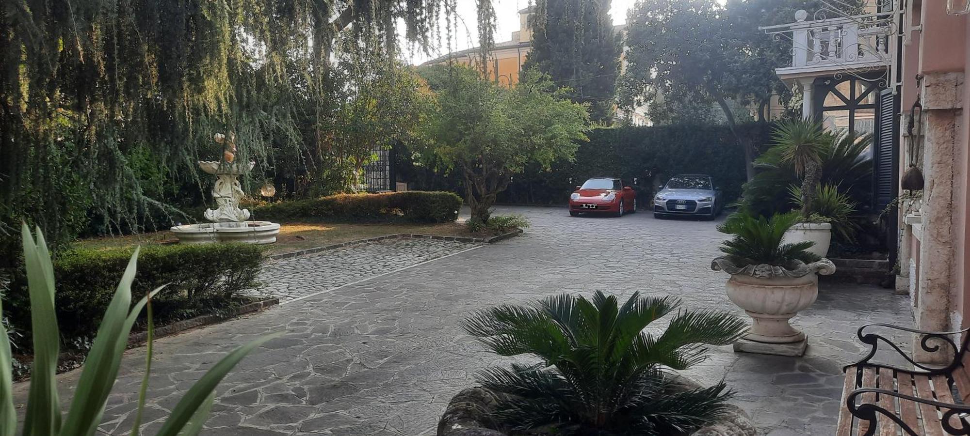 B&B Villa Fiorini モニーガ・デル・ガルダ エクステリア 写真