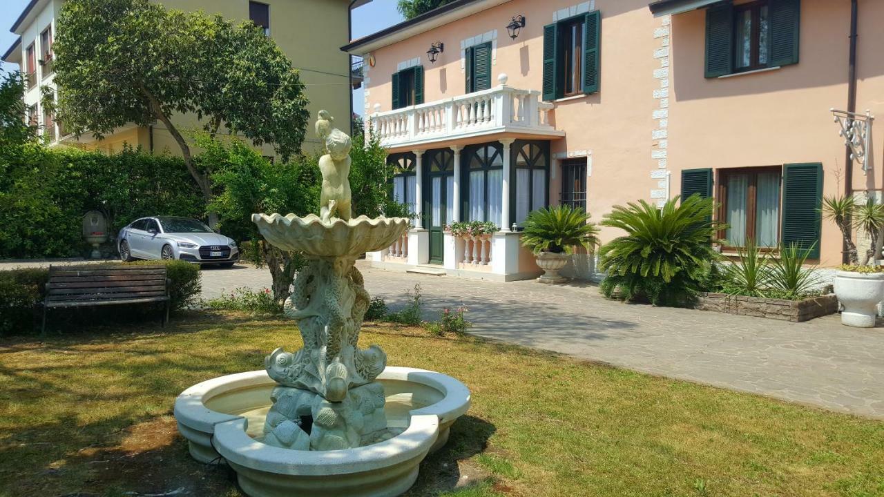 B&B Villa Fiorini モニーガ・デル・ガルダ エクステリア 写真