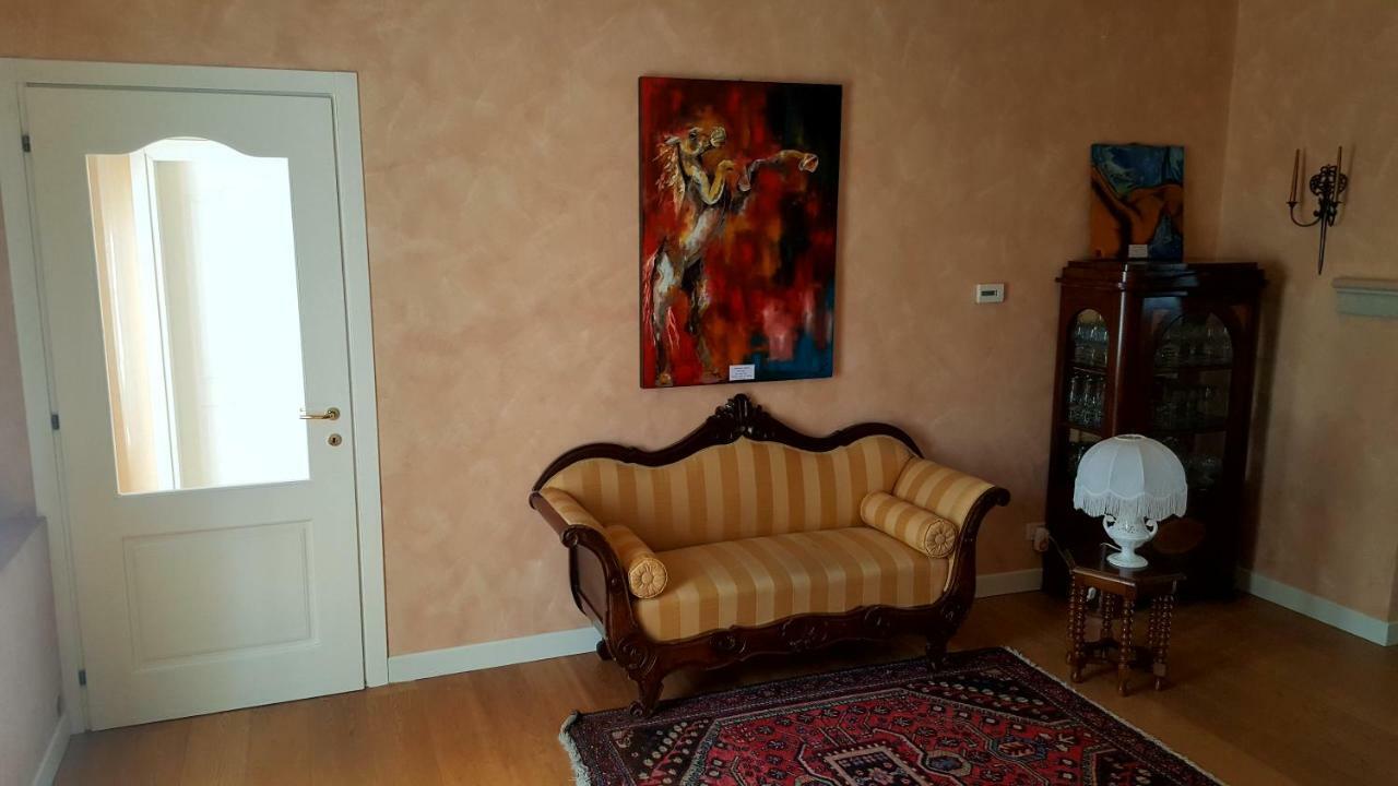 B&B Villa Fiorini モニーガ・デル・ガルダ エクステリア 写真