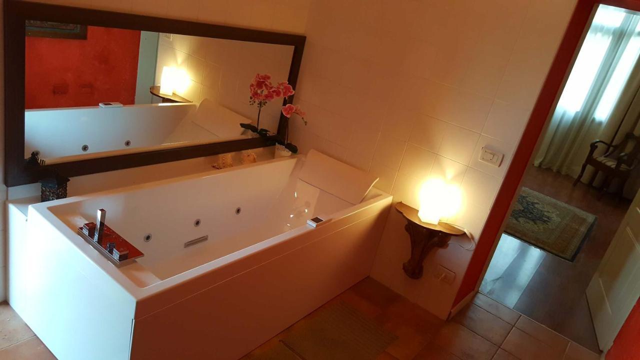 B&B Villa Fiorini モニーガ・デル・ガルダ エクステリア 写真