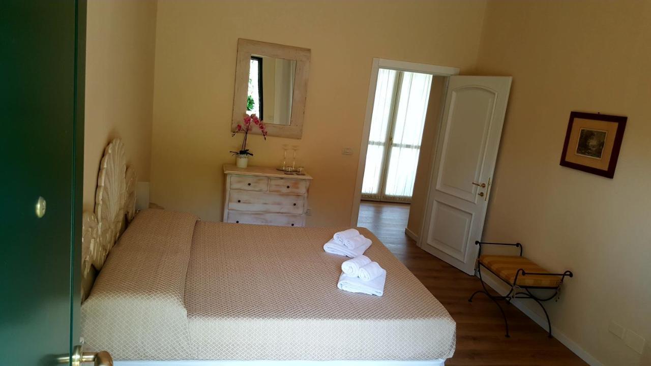 B&B Villa Fiorini モニーガ・デル・ガルダ エクステリア 写真